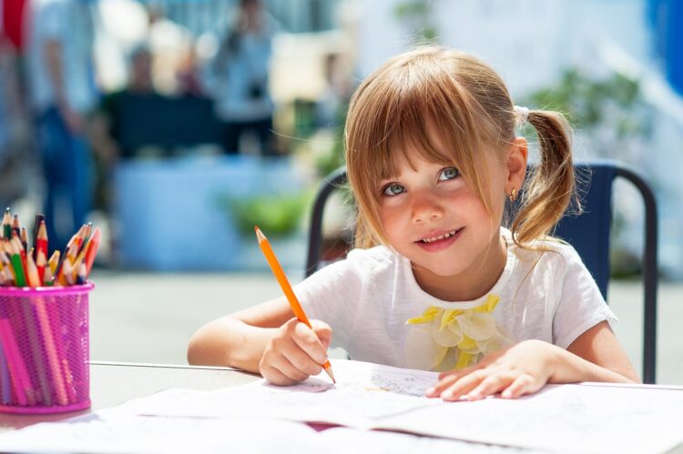 Poznaj sposoby na podpisanie rzeczy do szkoły lub przedszkola Twojego dziecka.